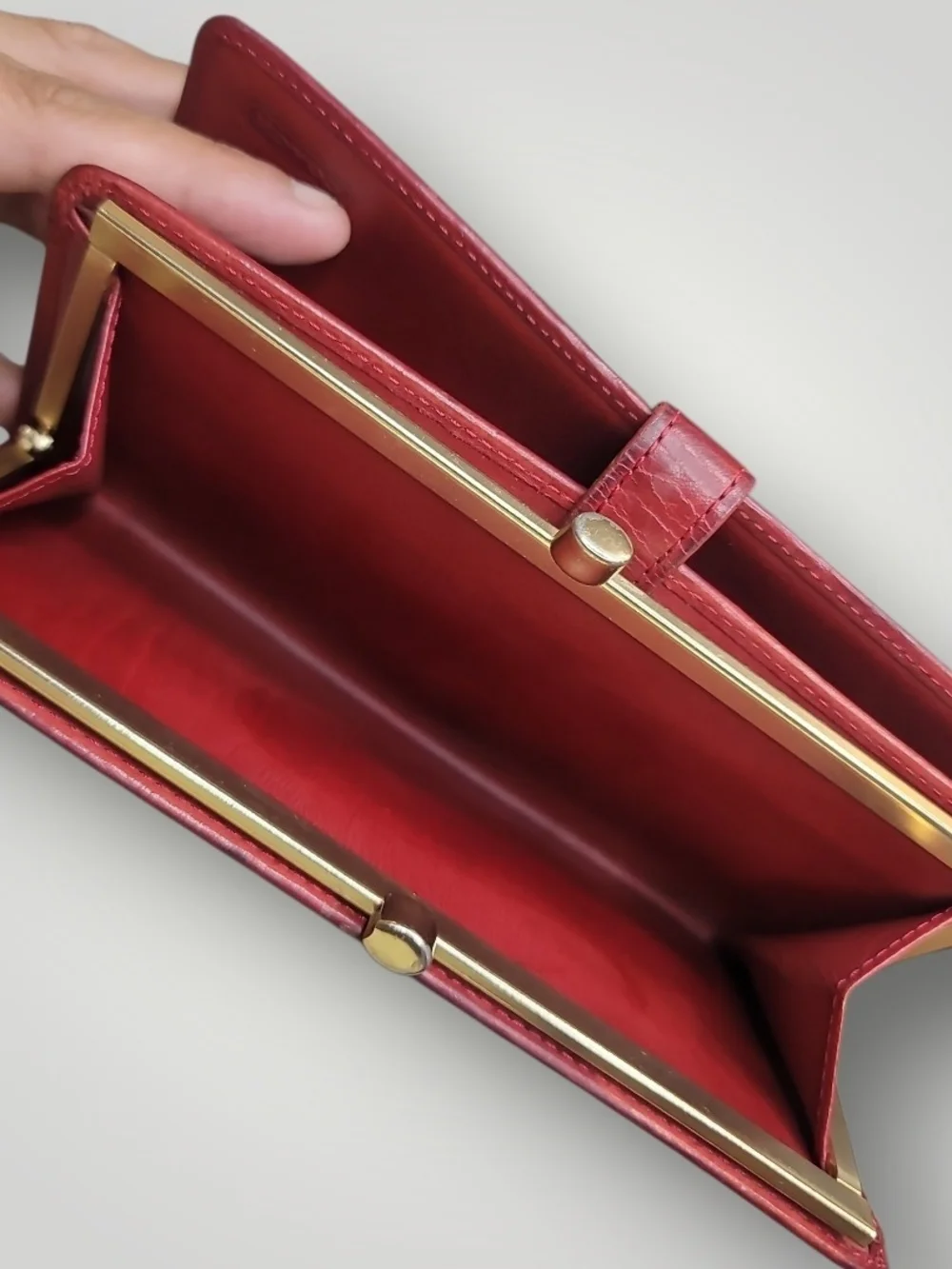COACH Red Vintage Buffalo Calf Leather Continental Kisslock Wallet Preloved